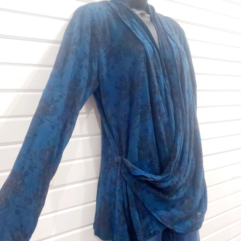 Challet made in the USA Wrap Top